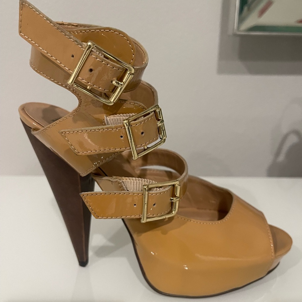 Steve Madden Tan Leather heels